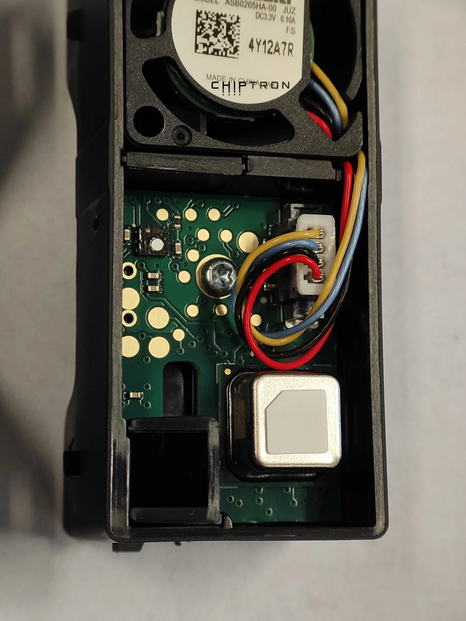 SEN66 internal board with the STM32C011 microcontroller and sensors