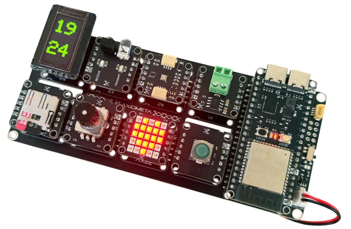 Universal platform with ESP32-S3 for simple programming education.