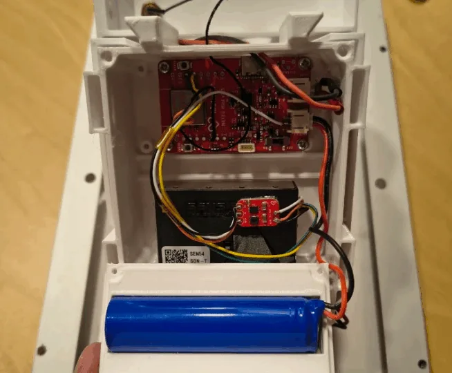 Option to install the 18650 battery directly inside the box. The new version also has two openings at the bottom for connecting, for example, a sensor.