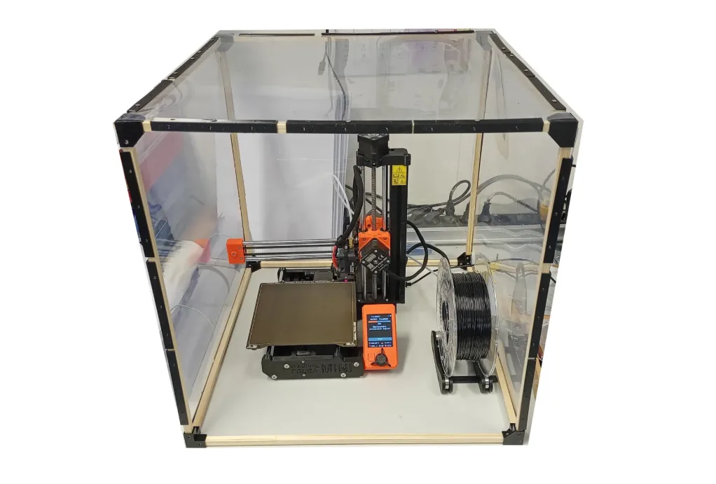 Ultra-cheap box made of wooden beams and foil