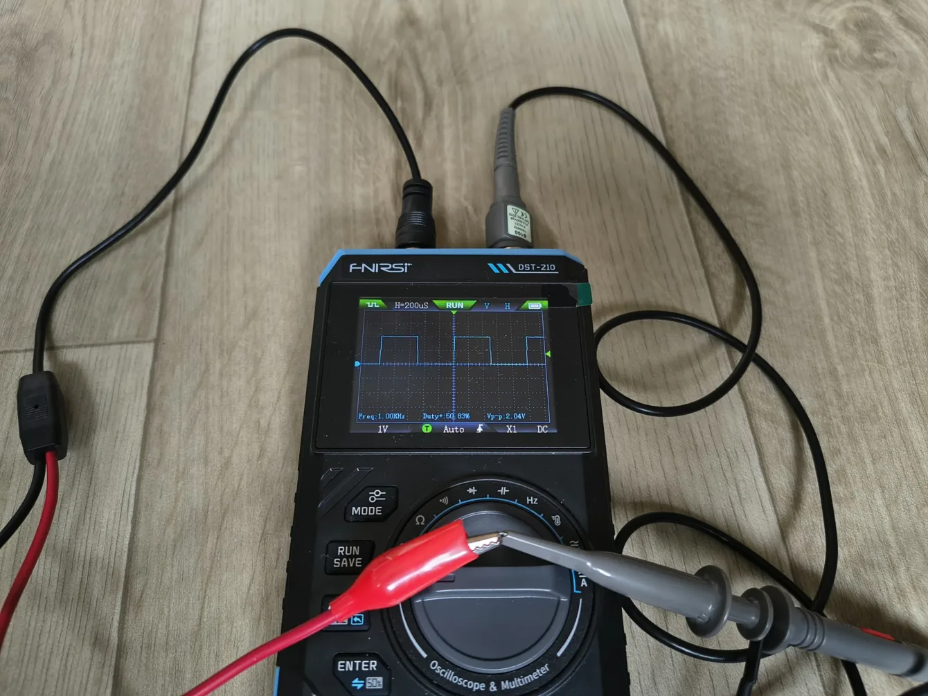 Multimeter, generator, and oscilloscope in one – FNIRSI DST-210