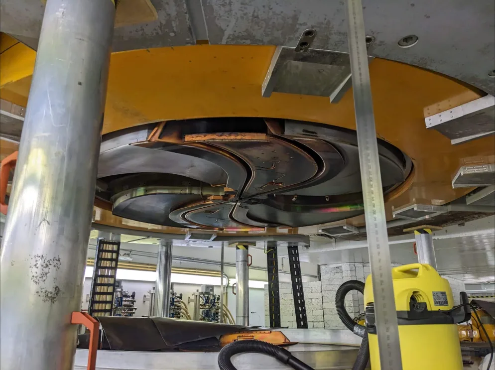 Open cyclotron - upper part.