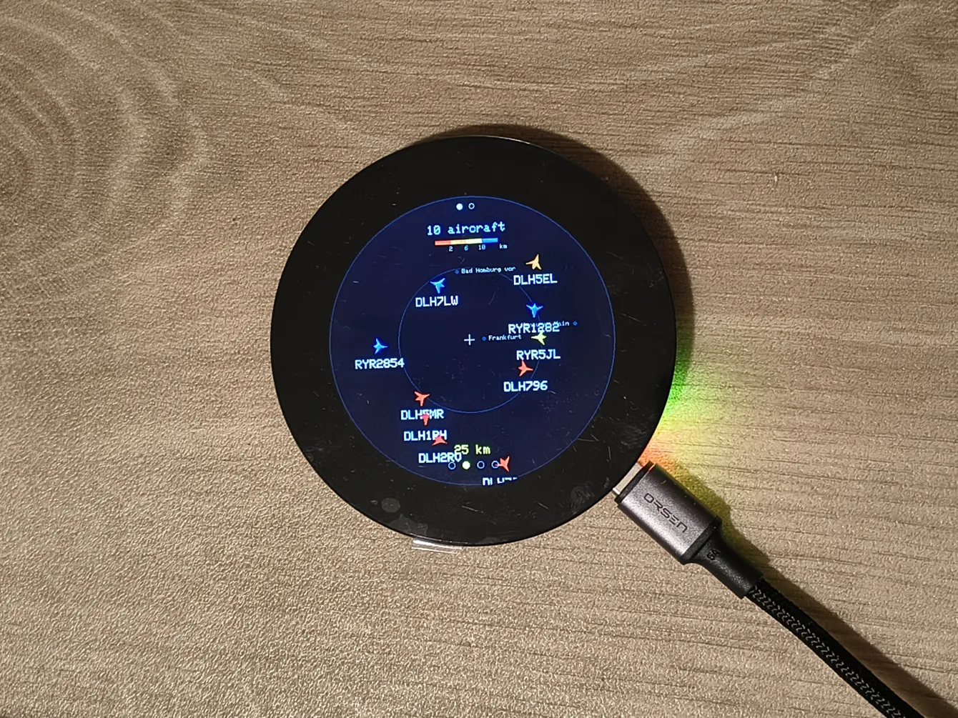 European Plane Radar na kulatém displeji ESP32-S3