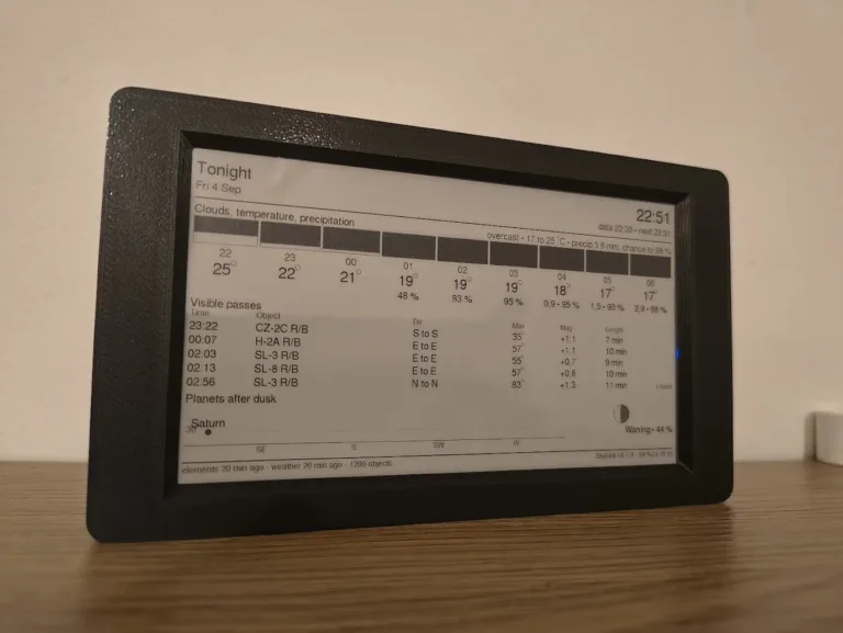 Satellite passes on ePaper. SkyEink calculates what you’ll actually see tonight